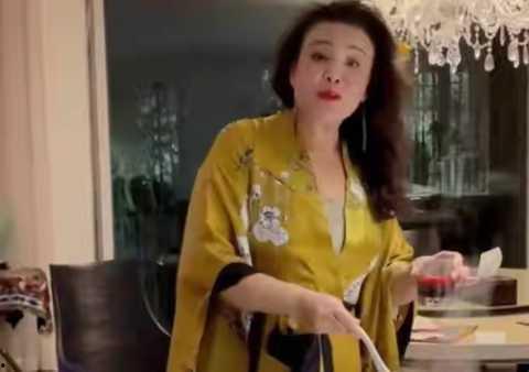 张兰卖货吃瓜是真的吗视频,揭秘网红带货背后的真相