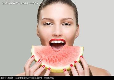 泰国吃瓜美女图片大全视频,吃瓜美女瞬间，捕捉异国魅力瞬间