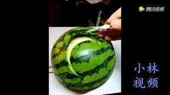 给外国人吃哈密瓜视频,外国朋友品尝哈密瓜的甜蜜体验