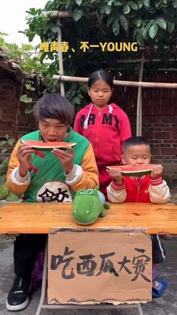 奶奶在线吃瓜搞笑视频