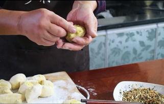 教小孩吃瓜吃干净的视频,宝宝吃瓜不浪费，亲子互动乐趣多