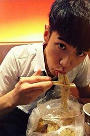 柯震东吃瓜视频,揭秘娱乐圈幕后真相