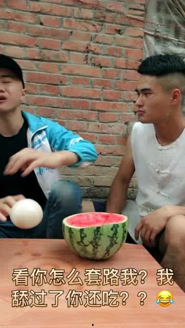 现场吃瓜视频搞笑版,笑料百出，欢乐无限