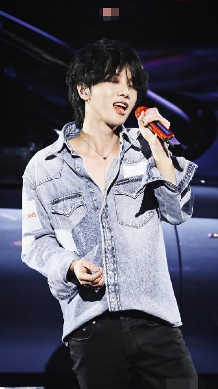 明星吃瓜视频华晨宇,揭秘明星圈层幕后趣事