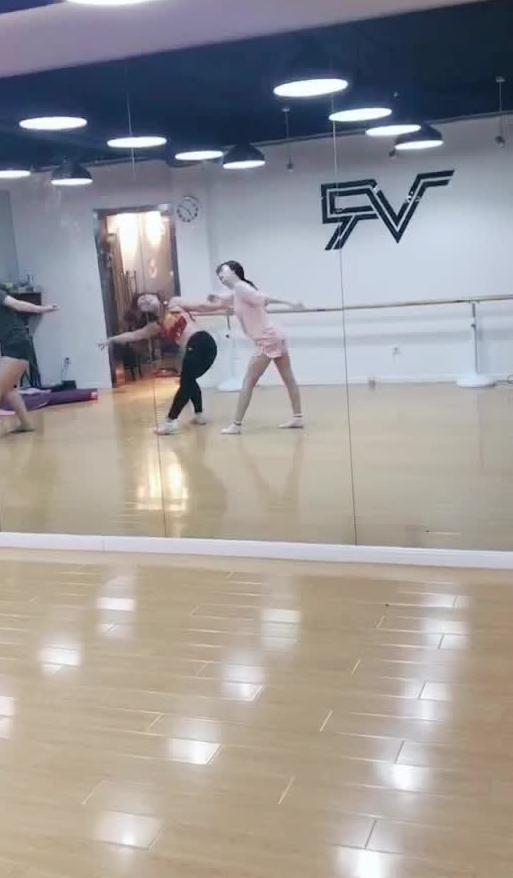 吃瓜比赛舞蹈视频