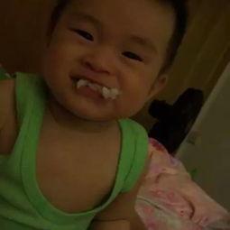 小宝宝吃鸡瓜视频,小宝贝品尝鸡瓜美味瞬间