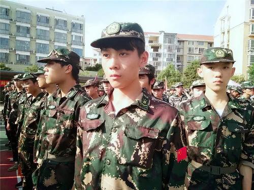 最新军训跳舞吃瓜视频,吃瓜群众围观军训跳舞热潮