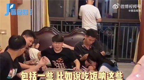 舅舅们比赛吃瓜视频播放,欢乐瞬间，瓜香四溢