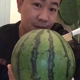 麒麟瓜能自己裂开吃吗视频,轻松开吃新体验