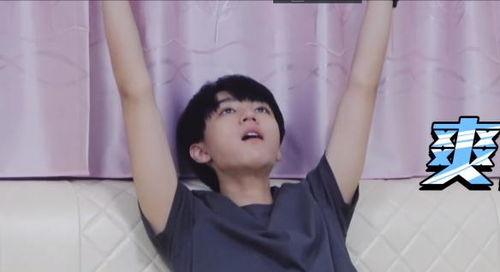 王俊凯生日吃瓜视频,吃瓜视频揭秘明星私生活瞬间