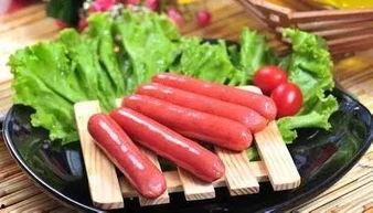 小奶呆瓜吃烤肠视频,趣味横生！