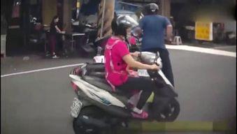 女子边吃瓜边骑车视频大全,女子边吃瓜边骑车视频大盘点