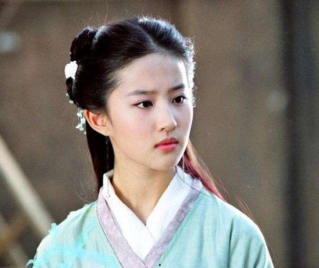 吃瓜小熊刘亦菲视频,萌态十足引网友热议