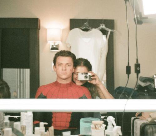 荷兰男名媛吃瓜视频播放,揭秘豪门生活幕后真相