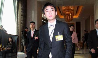 解说员吃瓜视频,揭秘解说员吃瓜背后的娱乐真相