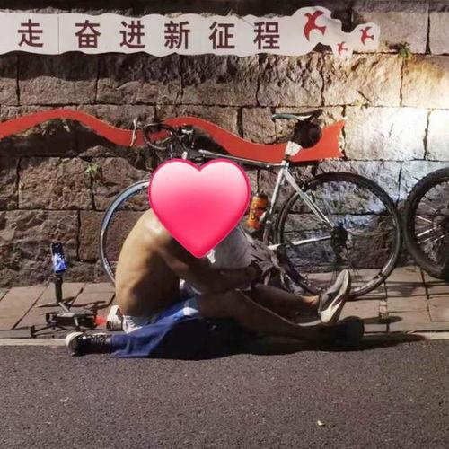 济南某男子吃瓜视频曝光,揭秘背后真相