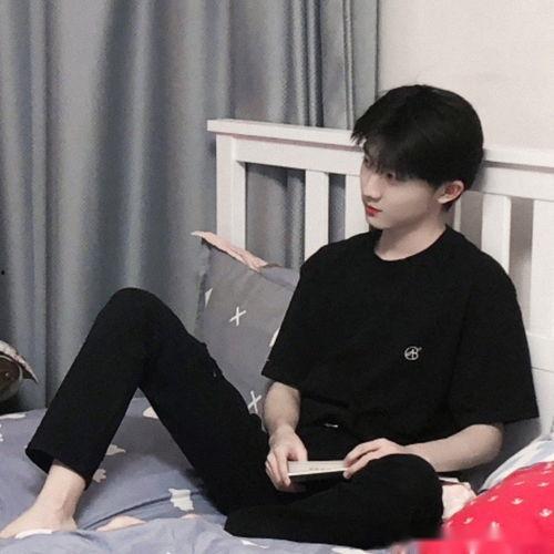 马嘉祺吃瓜的样子视频,萌态十足，网友直呼“太可爱”