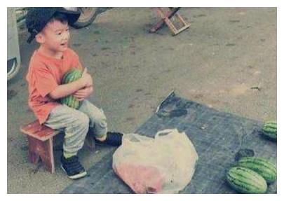 临沧吃瓜大妈事件视频,一场引发热议的网络风波