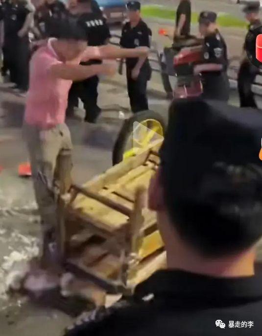 临沧吃瓜大妈事件视频,一场引发热议的网络风波